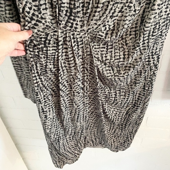 Halston Mini Dress Snakeskin Faux Wrap Ruched Mobwife Gray/Greige Black Sz 10 - Picture 4 of 14